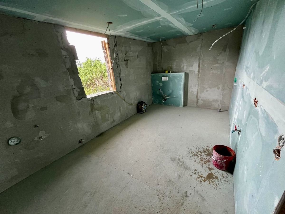 Bad im Rohbau vor der Sanierung